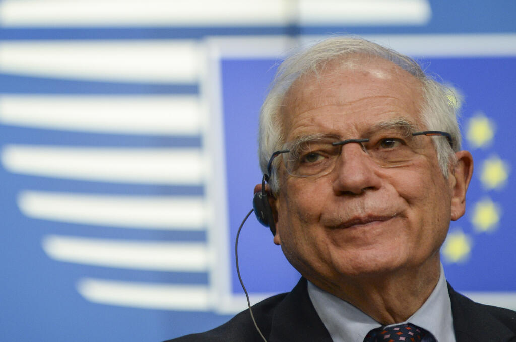 WA 27 archív Brussels - Na archívnej snímke z 22. februára 2021 šéf diplomacie Európskej únie Josep Borrell počúva otázku počas príchodu na zasadnutie  s ministrami zahraničných vecí členských krajín EÚ v Bruseli. Borrell vyzval v piatok 26. februára 2021 na spoločné úsilie na obnovenie jadrovej dohody medzi Iránom a svetovými mocnosťami, oficiálne známej ako Spoločný komplexný akčný plán (JCPOA). FOTO TASR/AP

FILE - In this Monday, Feb. 22, 2021 file photo, European Union foreign policy chief 