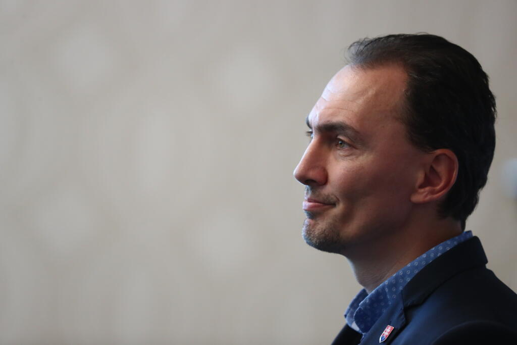 Miroslav Šatan sa bude uchádzať o post prezidenta Slovenského zväzu ľadového hokeja (SZĽH). Svoju kandidatúru oznámil na stredajšej tlačovej konferencii v Bratislave.