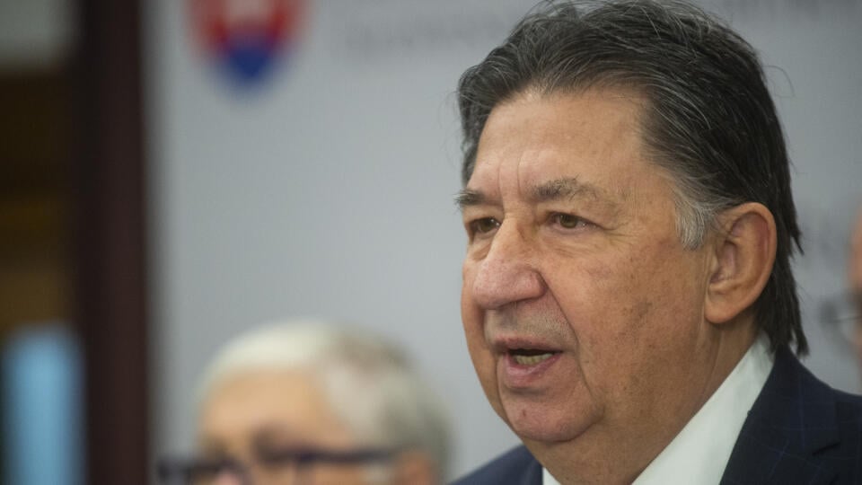 Na snímke minister životného prostredia SR Ján Budaj hovorí počas tlačovej konferencie s názvom Spoločný postup demokratov po páde vlády 19. decembra 2022 v Bratislave. FOTO TASR - Jakub Kotian