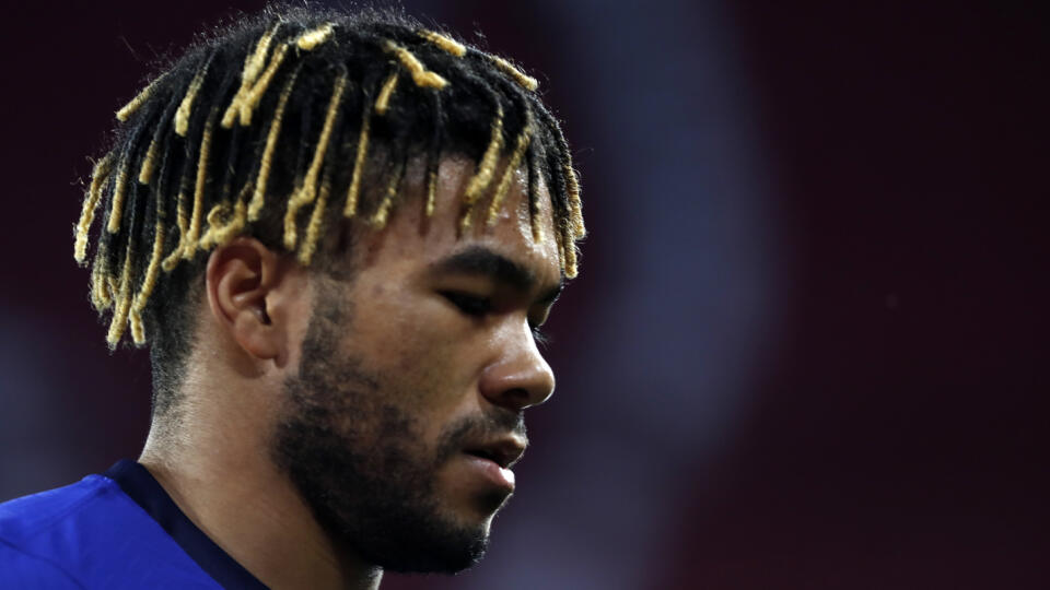JB 33 Sevilla - Hráč Chelsea Reece James reaguje v zápase štvrťfinále Ligy majstrov Chelsea Londýn - FC Porto v Seville 13. apríla 2021. FOTO TASR/AP
Chelsea's Reece James reacts during the Champions League quarter final second leg soccer match between Chelsea and Porto at the Ramon Sanchez Pizjuan stadium, in Seville, Spain, Tuesday, April 13, 2021. (AP Photo/Angel Fernandez)