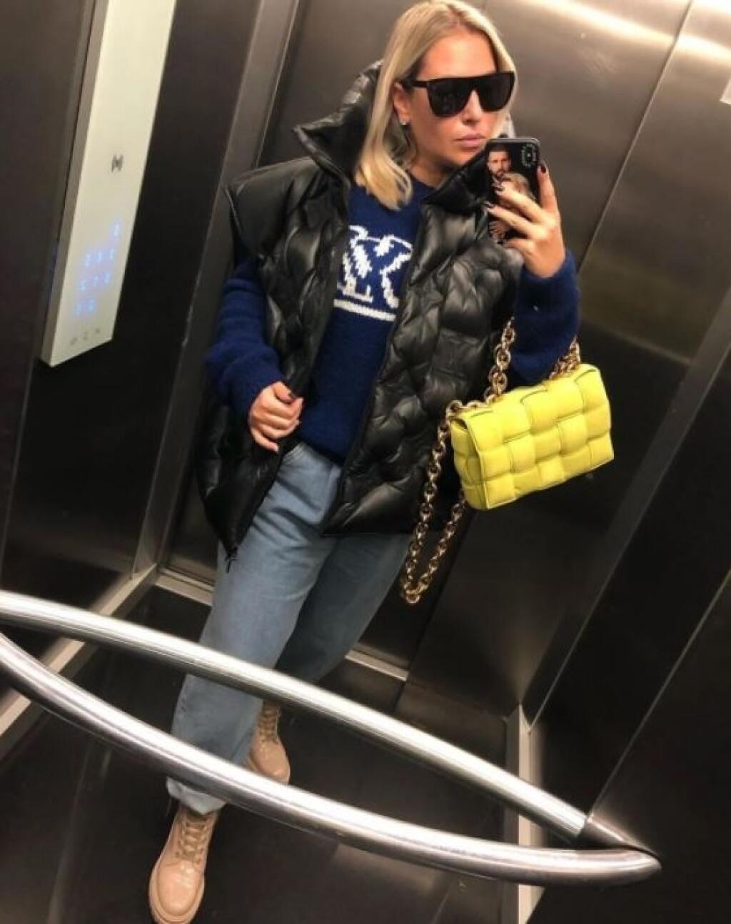 Dominika Cibulková zverejňuje z bratislavského bytu plno selfiečok a iných snímok.