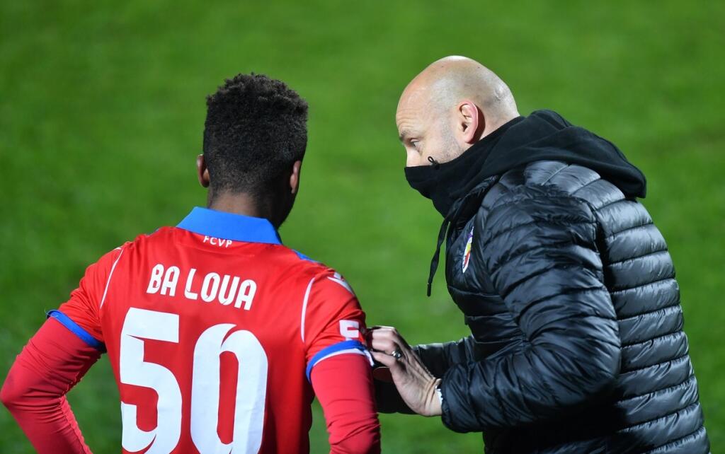Adrián Guľa (vpravo) verí, že jeho zverenci sa nakopnú k lepším výkonom.