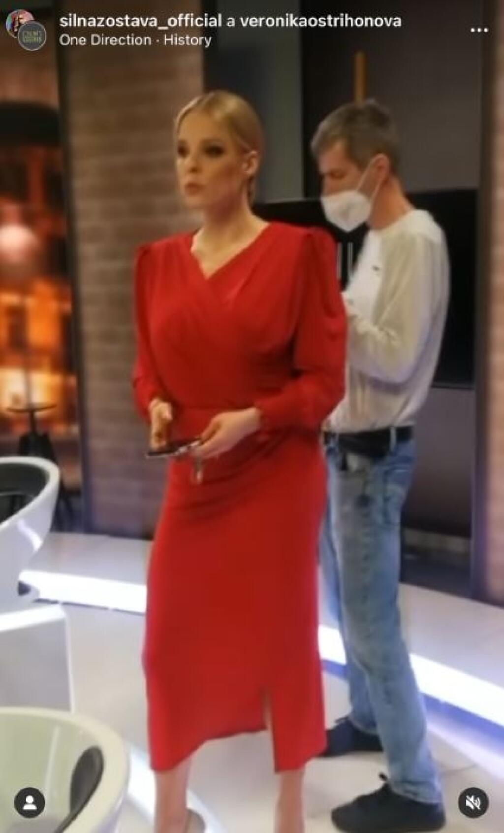 Veronika Cifrová Ostrihoňová ukázala tehotenské bruško. Začína šiesty mesiac a veľmi jej to pristane.