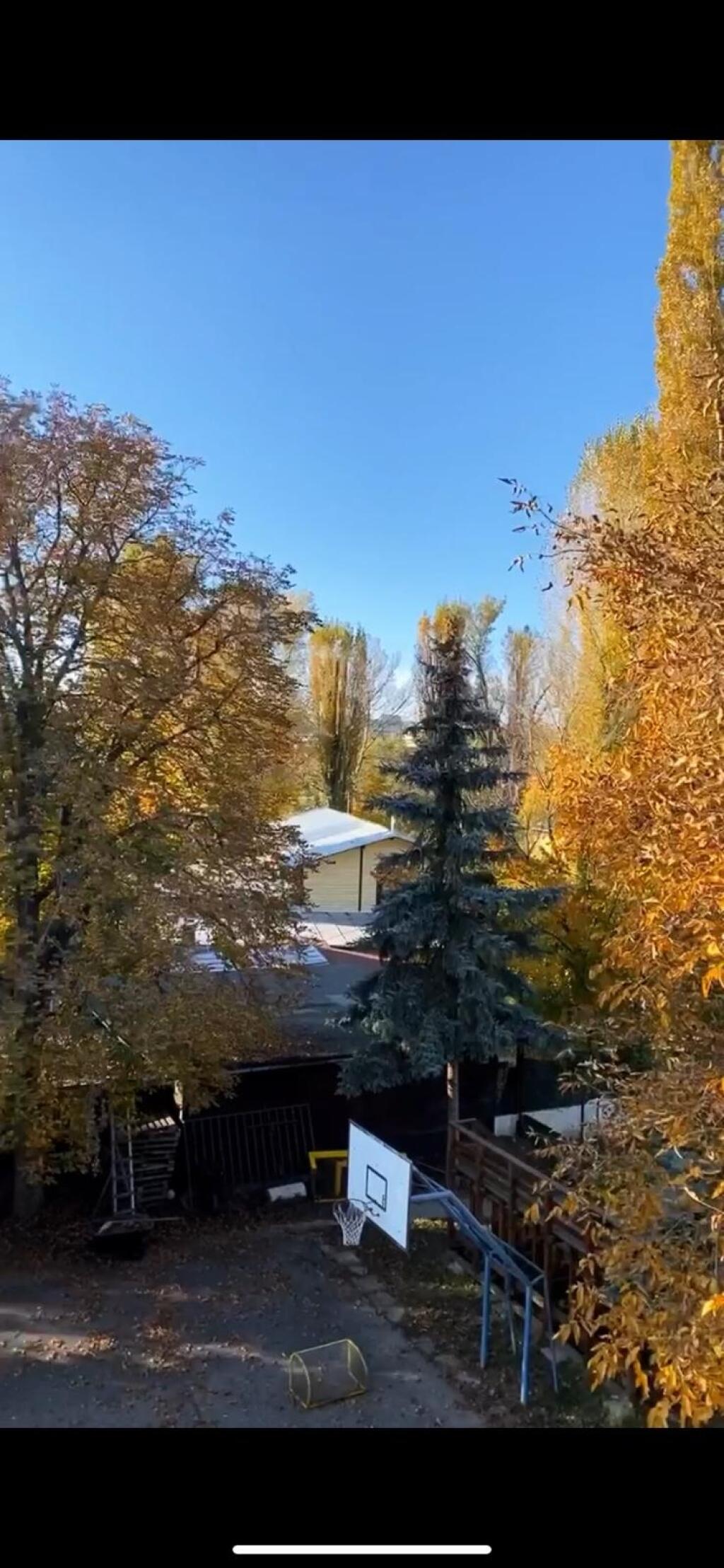 Baláž býva v Bratislave neďaleko Botanickej záhrady.