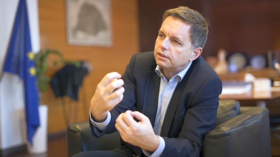 Minister financií Peter Kažimír