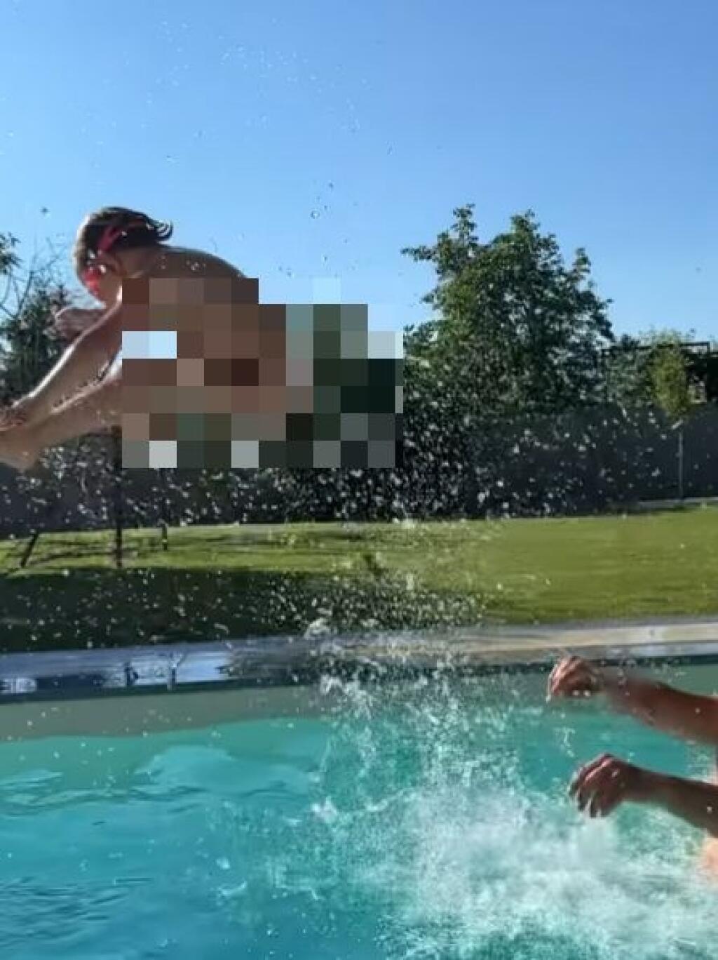 Pocisková zverejnila na sociálnej sieti krátke video, na ktorom je 4-ročná dcéra nahá.