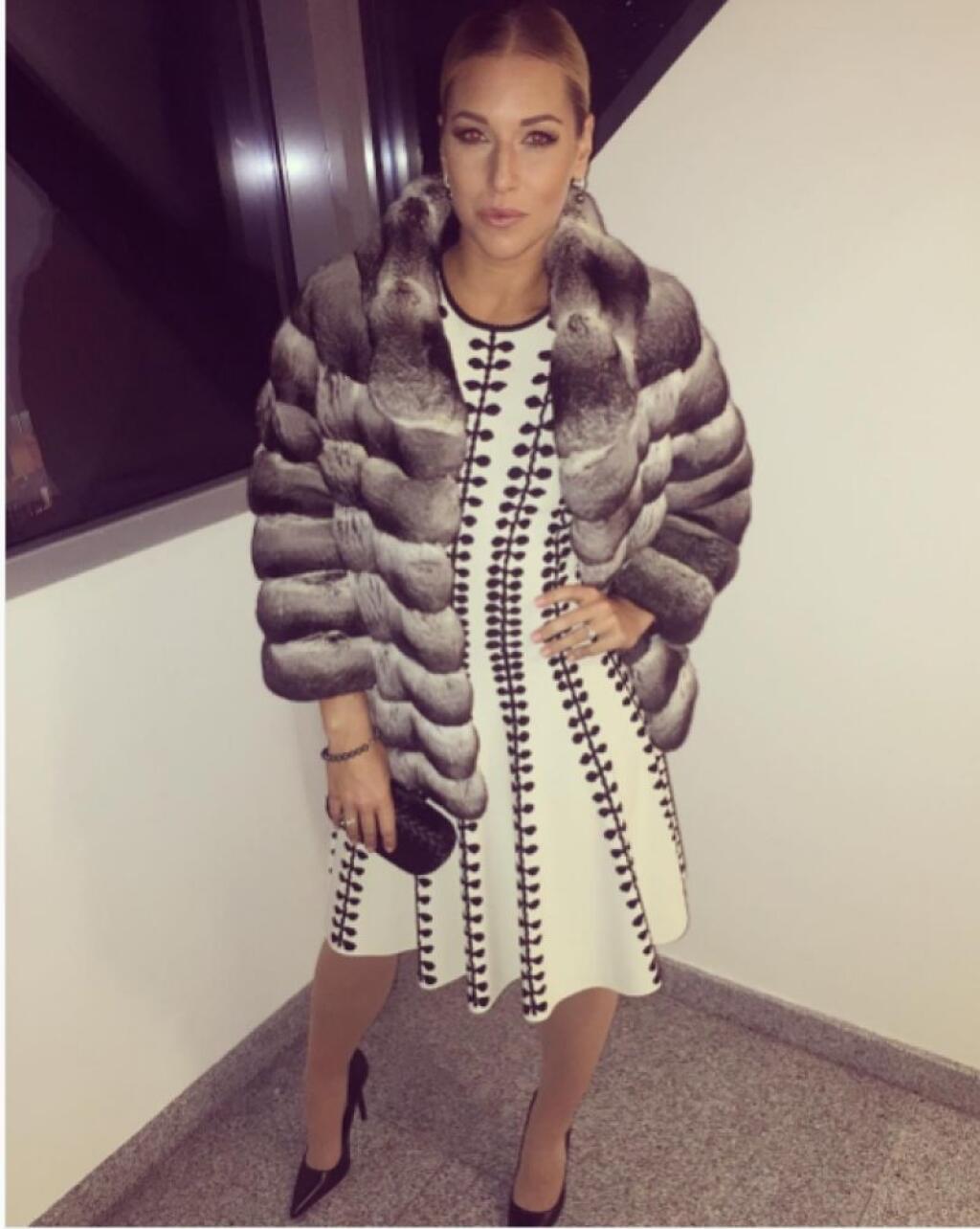 Móda je pre Cibulkovú vášeň, na spoločenských akciách sa predviedla aj v takomto outfite.