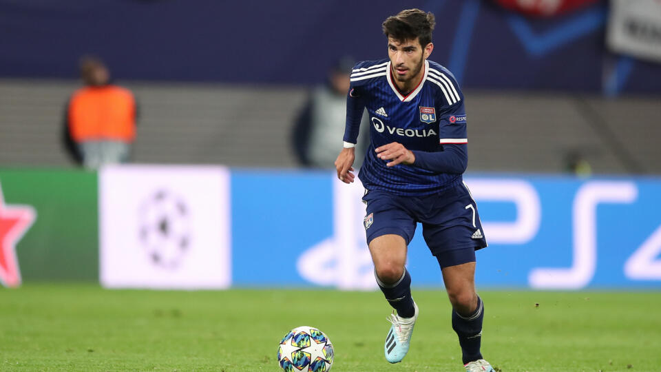 Francúzsky futbalista Martin Terrier skolaboval počas nedeľného zápasu francúzskej ligy, v ktorom jeho Olympique Lyon zdolal na vlastnom štadióne Toulouse 3:0.
