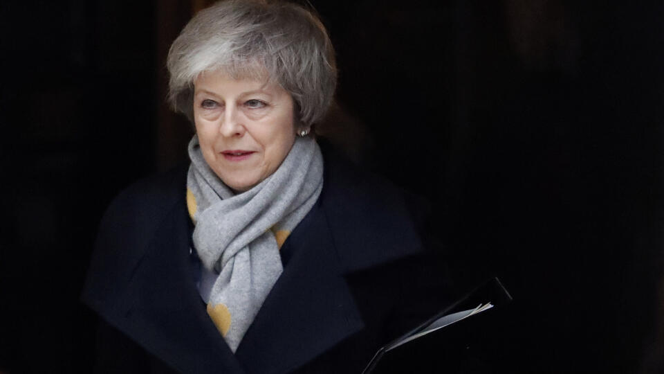 JB 53 Londýn - Britská premiérka Theresa Mayová odchádza na zasadnutie parlamentu zo svojho sídla na Downing Street 10 v Londýne 15. januára 2019.