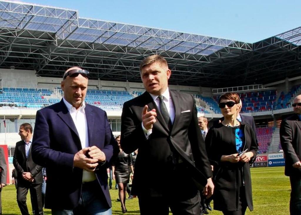 Fico opäť využíval rezervu na PR a rozdával najmä „svojim“
