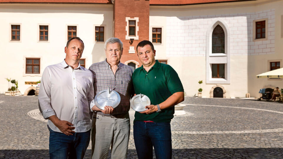 Majitelia Šimák Zámok Pezinok s oceneniami Stavba roka 2019