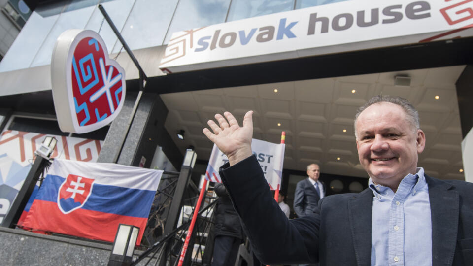 Andrej Kiska pred Slovenským domom v meste Gangneung pred začiatkom XXIII. zimných olympijských hier (ZOH) 2018 v Pjongčangu.