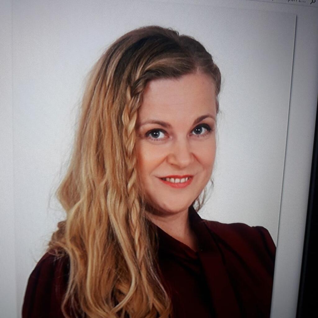 Aj kotlebovci majú svoju favoritku na parlamentnú miss. Danica Mikovčáková sa tesne pred voľbami preslávila malým škandálom, keď sa jej údajný záber ocitol aj s inzerátom na zoznamke.