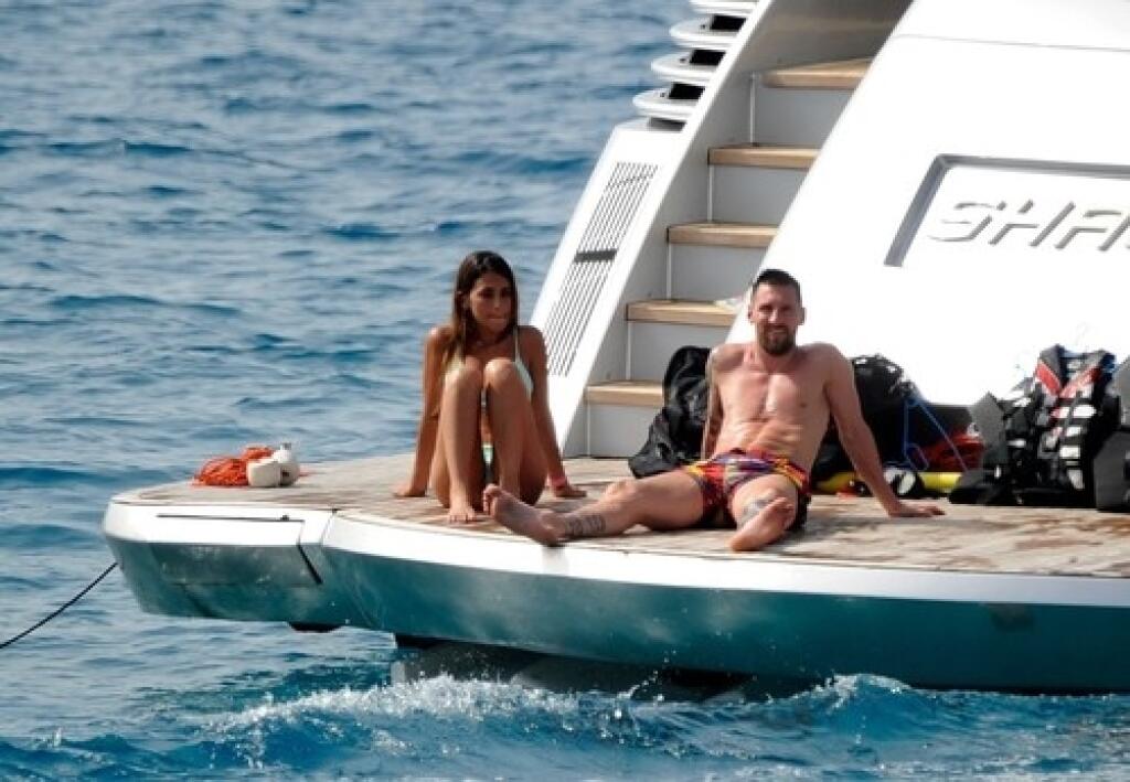 Lionel Messi and wife Antonela Roccuzzo spotted on a yacht in Ibiza