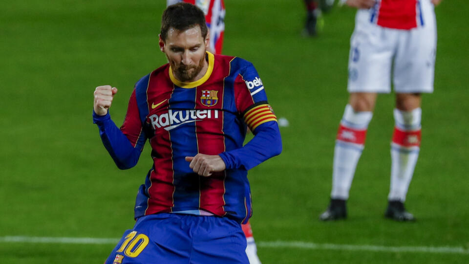 WA 32 Barcelona - Futbalista Barcelony Lionel Messi sa teší po strelení gólu v zápase 23. kola La Ligy FC Barcelona - Deportivo Alaves v Barcelone v sobotu 13. februára 2021. FOTO TASR/AP
Barcelona's Lionel Messi celebrates after scoring his side's second goal during the Spanish La Liga soccer match between FC Barcelona and Alaves at the Camp Nou stadium in Barcelona, Spain, Saturday, Feb. 13, 2021. (AP Photo/Joan Monfort)