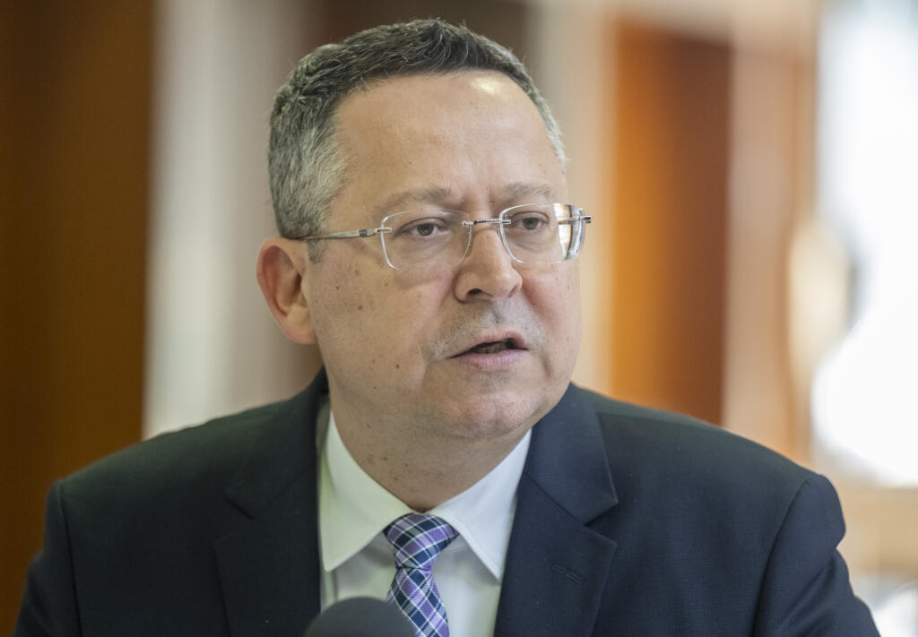 Na snímke minister financií SR Ladislav Kamenický (Smer-SD) počas vyhlásenia po ukončení 24. zasadnutia Vlády SR v Bratislave v stredu 20. marca 2024. FOTO TASR - Martin Baumann