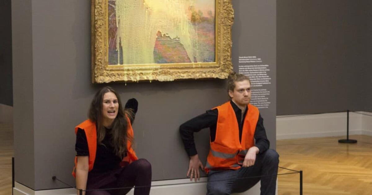 Des militants ont versé de la purée sur le tableau de Claude Monet !