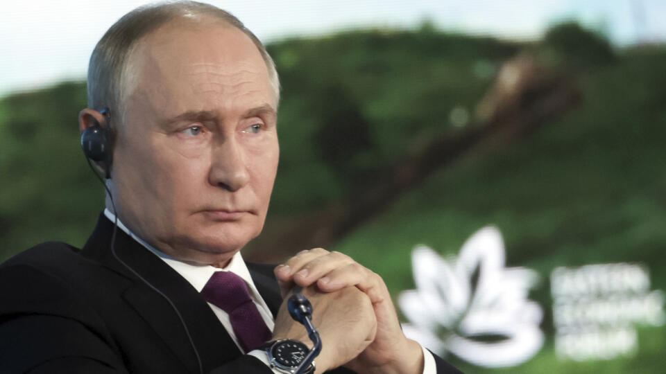 AZ15 Vladivostok - Na snímke ruský prezident Vladimir Putin počas Východného ekonomického fóra v ruskom meste Vladivostok 5. septembra 2024. FOTO TASR/AP
Russian President Vladimir Putin attends the plenary session of the Eastern Economic Forum in Vladivostok, Russia, Thursday, Sept. 5, 2024. (Vyacheslav Prokofyev, Sputnik, Kremlin Pool Photo via AP)