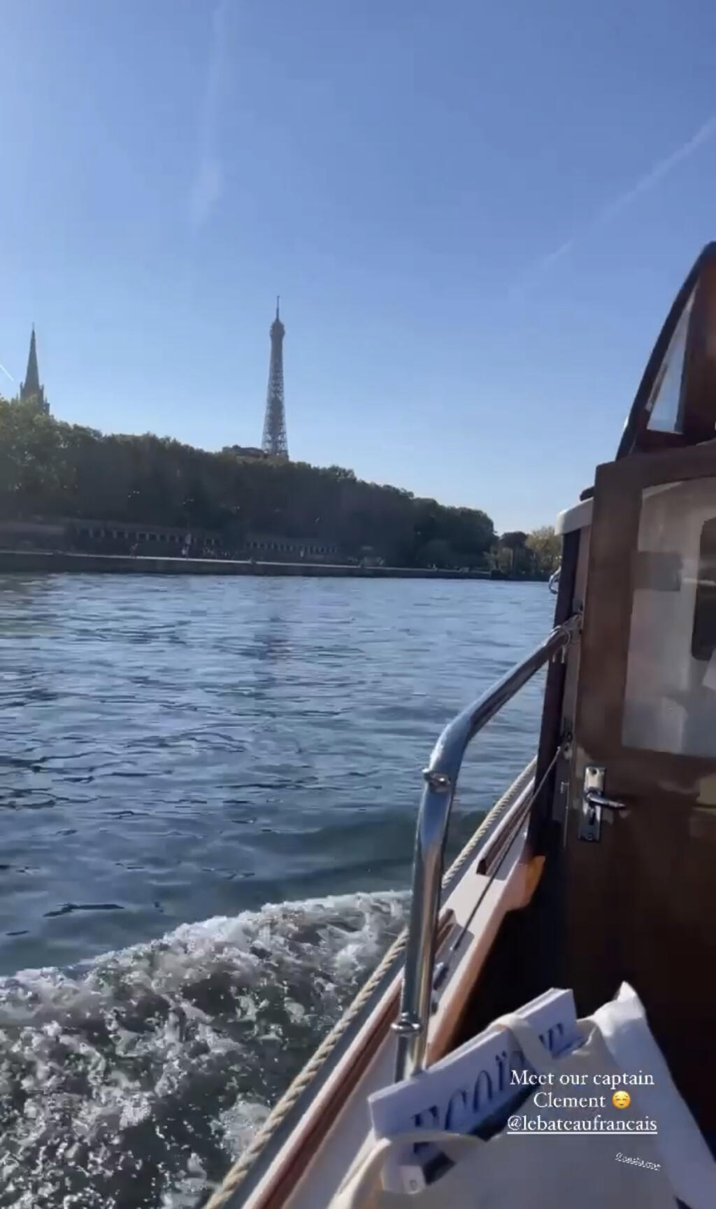 Dominika si užívala plavbu parížom hore bez.