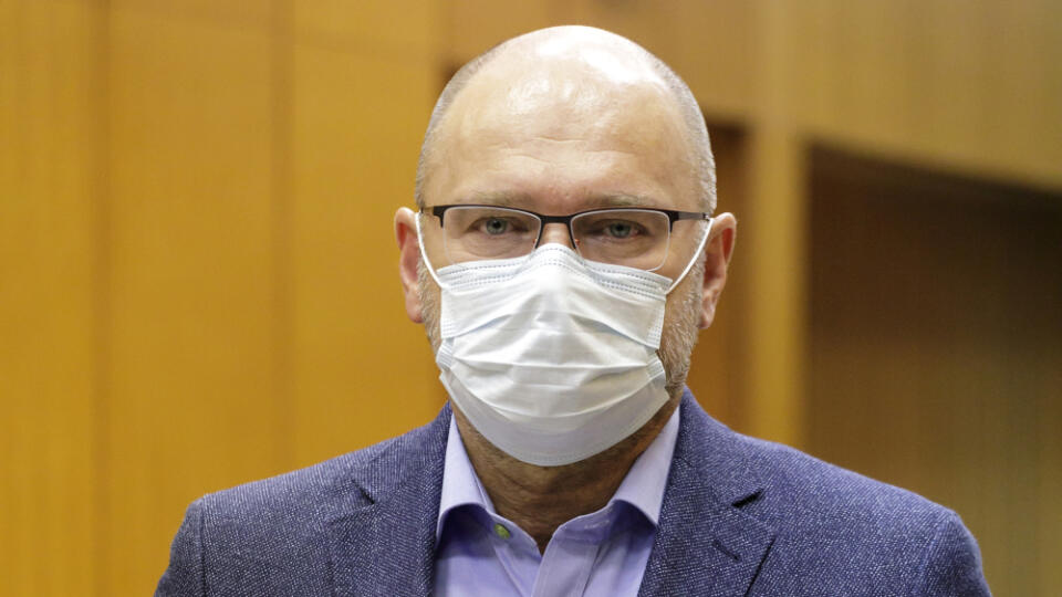 Na snímke podpredseda vlády a minister hospodárstva SR Richard Sulík (SaS) odpovedá na otázky novinárov pred začiatkom 73. rokovania vlády SR 2. februára 2021 v Bratislave. FOTO TASR - Dano Veselský