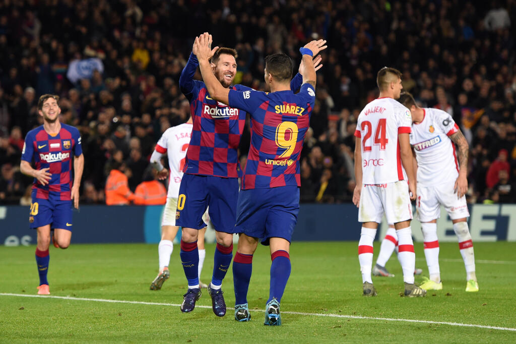 Uruguajský futbalista Luis Suarez podstúpi operáciu kolena. Dĺžka jeho absencie zatiaľ nie je známa.
