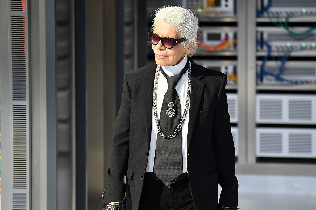 Okolo Karla sa točili tie najkrajšie ženy ako Naomi Campbell, Claudia Schiffer či Carla Bruni, ktoré pre neho vždy radi predvádzali.