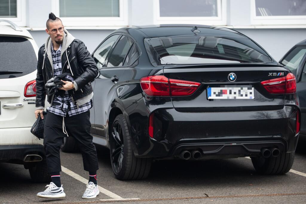 Na tréningy do Podbrezovej sa Marek na jar vozil na BMW X6 M. Cena auta začína na 95-tisíc eur.