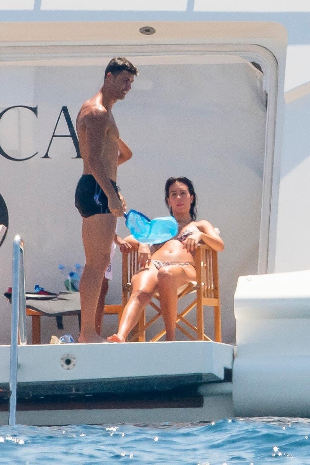 Čo tam chytal do tej siete Ronaldo? Georgiu už dávno mal.