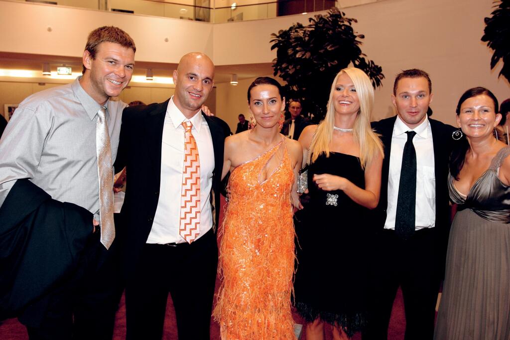 Jozef Stumpel, Pavol Demitra s manželkou Majkou, Katarína Šestáková s partnerom Ľubomírom Višňovským a Martina Stumpelová na Zlatom puku 2007.