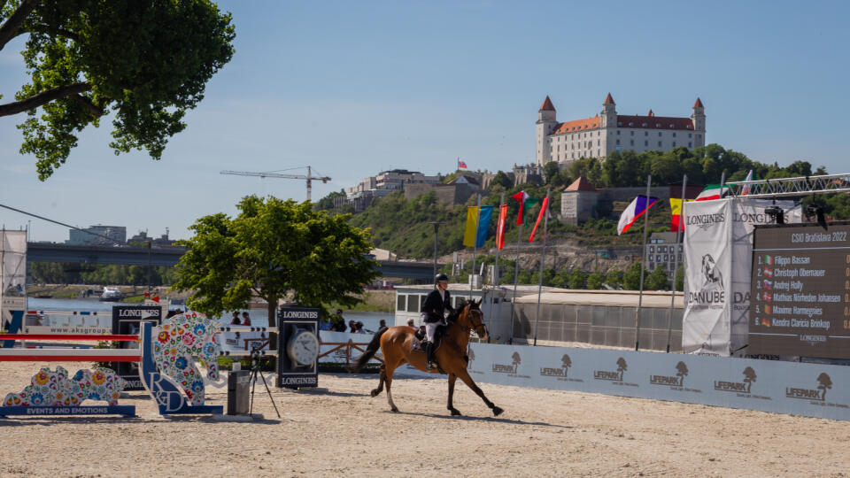 Na Tyršovom nábreží v Bratislave sa od štvrtka konajú medzinárodné parkúrové preteky Danube Equestrian Festival. Jeho súčasťou je aj prestížny Pohár národov.