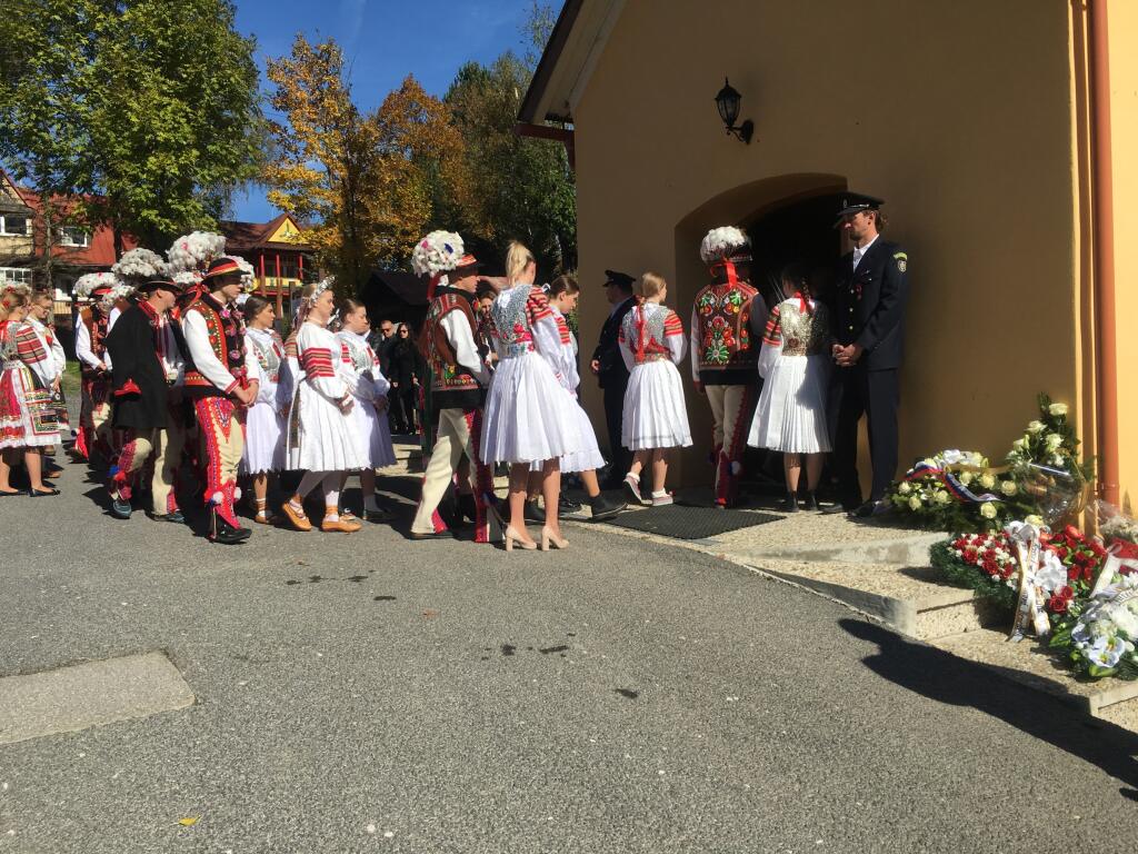 Kostol bol úplne plný.