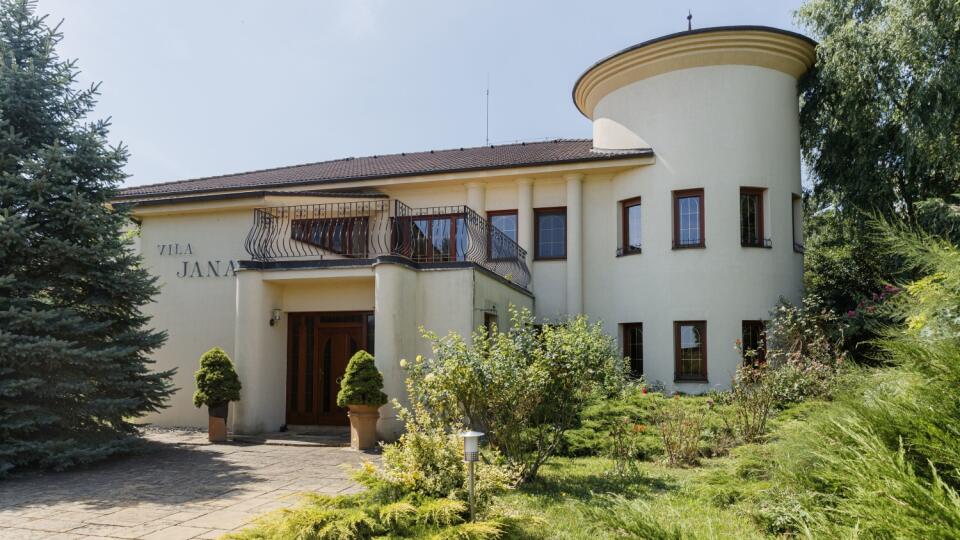 VILA JANA Dom v Limbachu, kde bývajú deti Ivana Lacka a o ktorú prebieha deväť rokov spor, má podľa otca dnes hodnotu dva milióny eur.