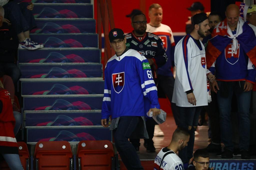 Takto prežíval otec Juraja Slafkovského úvodný zápas našich chlapcov na šampionáte.