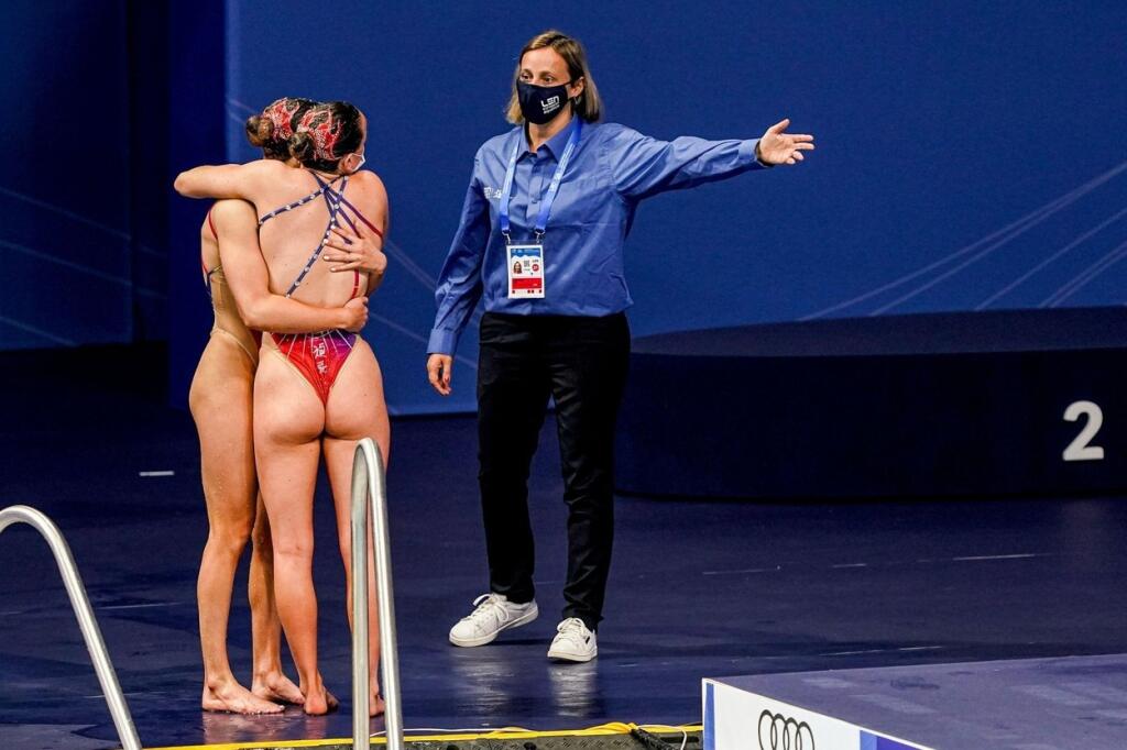 Anglické akvabely Isabelle Thorpe a Kate Shortman čaká olympijská premiéra. Hoci sa dievčatá môžu pochváliť vypracovanými telami, na svoje postavy počúvali často rôzne nepríjemné narážky. Fotografiami pred Tokiom však svojim kritikom zatvorili ústa.
