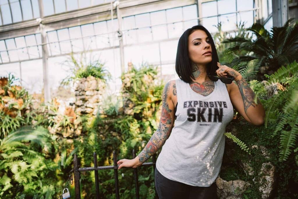 Zahra Schreiber sa preslávil niekoľkými škandálmi. Teraz sa živí erotickými zábermi.