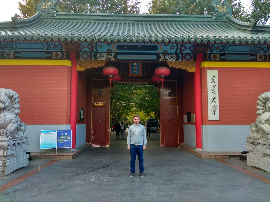 Martin Tannenberger - Shanghai Jiao Tong University - hlavná brána