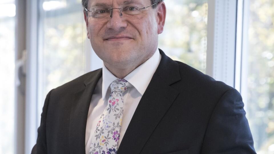 Kandidát na post prezidenta Slovenskej republiky Maroš Šefčovič priznal, či v prípade, že by v prezidentských voľbách neuspel, vstúpil do strany Smer-SD.