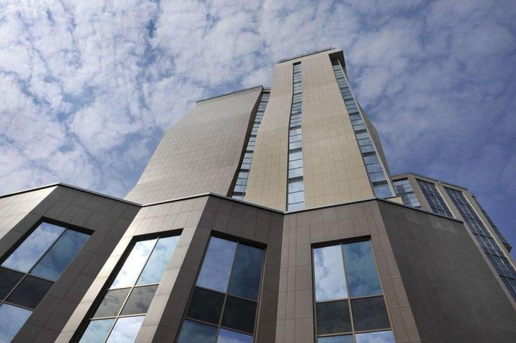 Pozrite si Širokého hotel