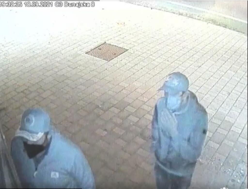 Dominiku Cibulkovú vykradli traja zlodeji. Dvaja vošli dnu, tretí dával pozor pred budovou.