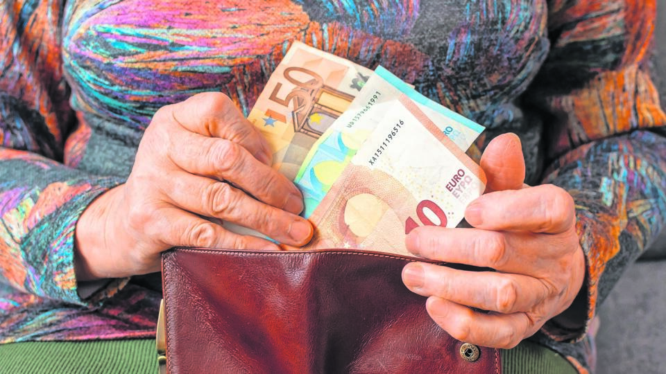 Zmeny od januára pocítia vo svojich peňaženkách dôchodcovia, pracujúci ľudia aj rodiny s deťmi.