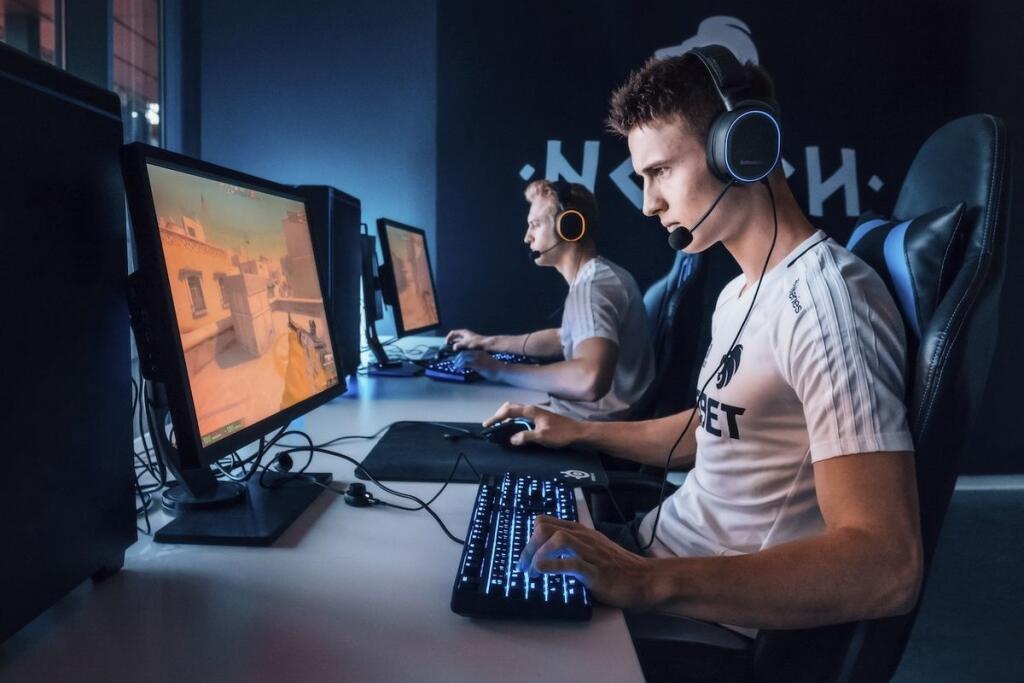 SteelSeries Arctis Pro+GameDAC pri hraní