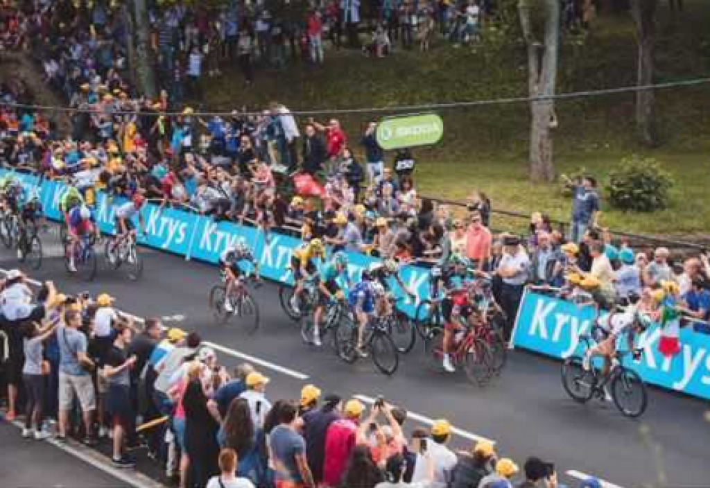 Peter Sagan naháňajúci sa za víťazstvom na Tour de France 2017.