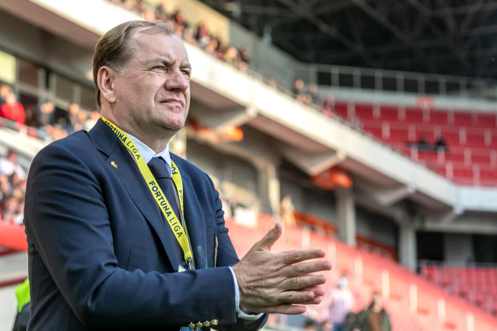 Na utorňajšom zasadnutí výkonného výboru SFZ dostali jeho prezident Ján Kováčik spolu s viceprezidentom pre reprezentáciu Karolom Belaníkom za úlohu navrhnúť do konca tohto roka meno nového kormidelníka.