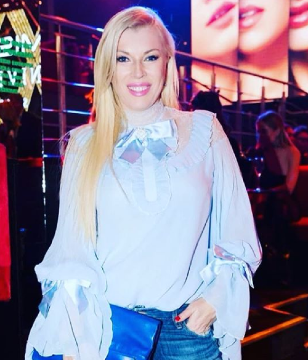 Blondínke pomáhal jej partner Karol Ruman.