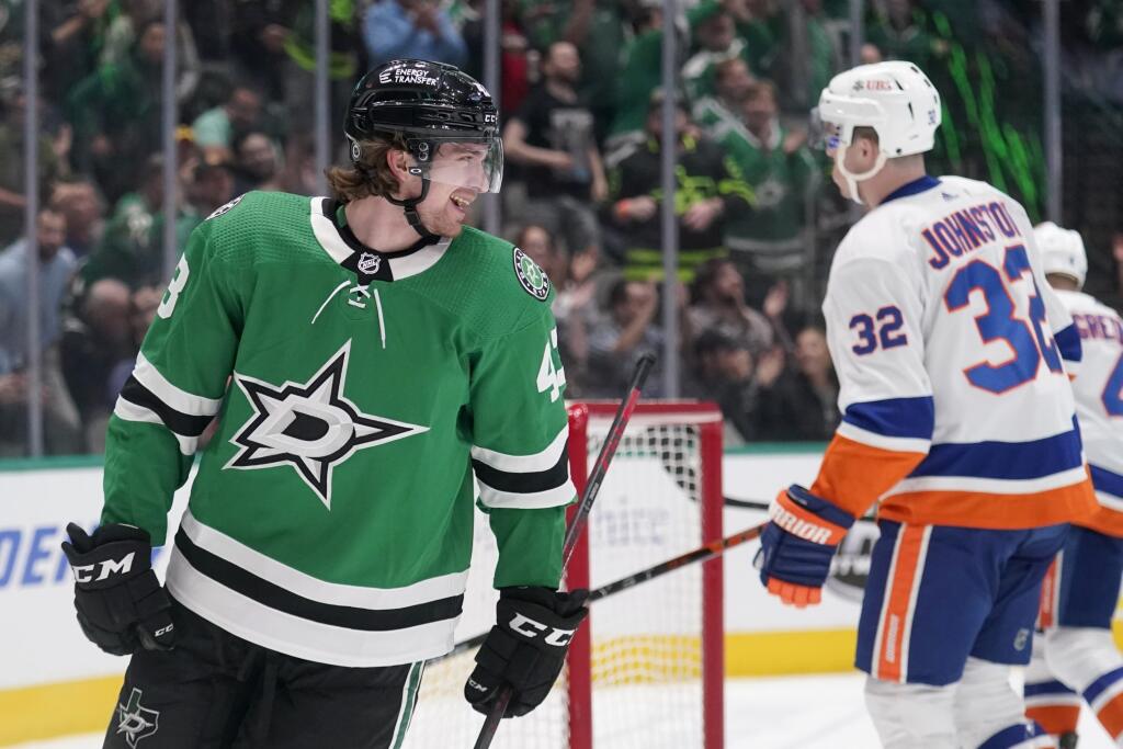 15. Marián Studenič – hokej, 700 tisíc eur
Rodák z Holíča vymenil začiatkom roka New Jersey za Dallas, kde je spoluhráčom Andreja Sekeru., Studenič má podpísaný ročný kontrakt v hodnote 750 tisíc dolárov (700 tisíc eur).