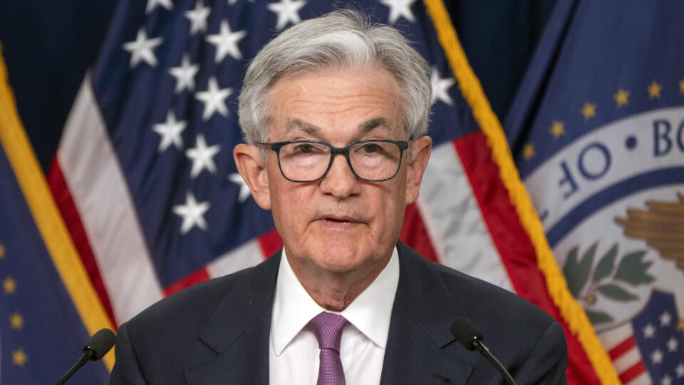 KK38 Washington - Na snímke šéf Americkej centrálnej banky (Fed) Jerome Powell hovorí 14. júna 2023 vo Washingtone. Americká centrálna banka (Fed) v súlade s očakávaniami prerušila cyklus sprísňovania menovej politiky. Menový výbor (FOMC) po sérii desiatich zvýšení ponechal kľúčovú úrokovú sadzbu v pásme 5 % až 5,25 %. FOTO TASR/AP
Federal Reserve Chair Jerome Powell speaks during a news conference following a Federal Open Market Committee meeting, Wednesday, June 14, 2023, at the Federal Rese