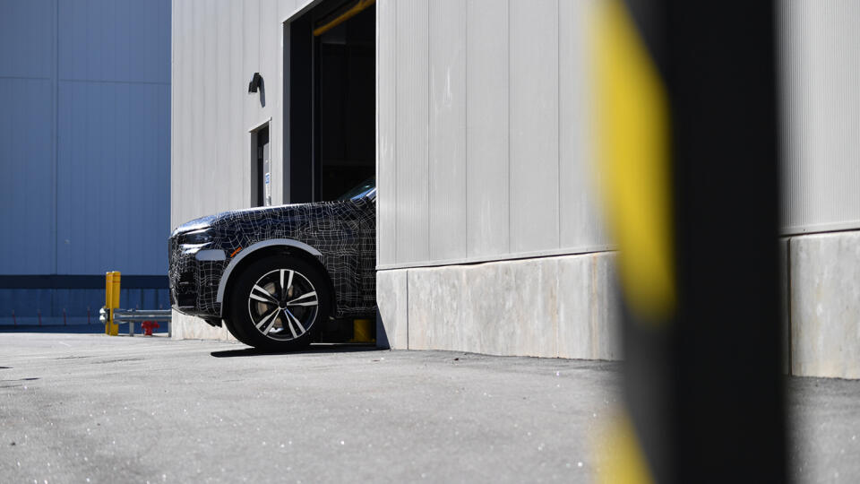 Predsériové BMW X7 už schádzajú z výrobnej linky.