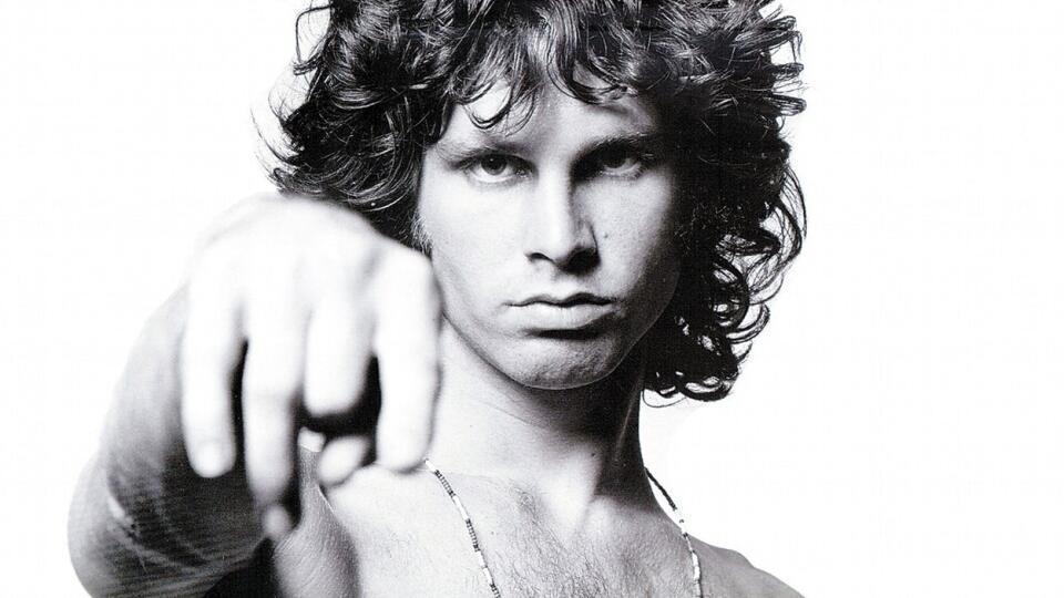 Jim Morrison, jeden z členov tragického spolku, do ktorého bohužiaľ pribudla aj slovenská herečka.