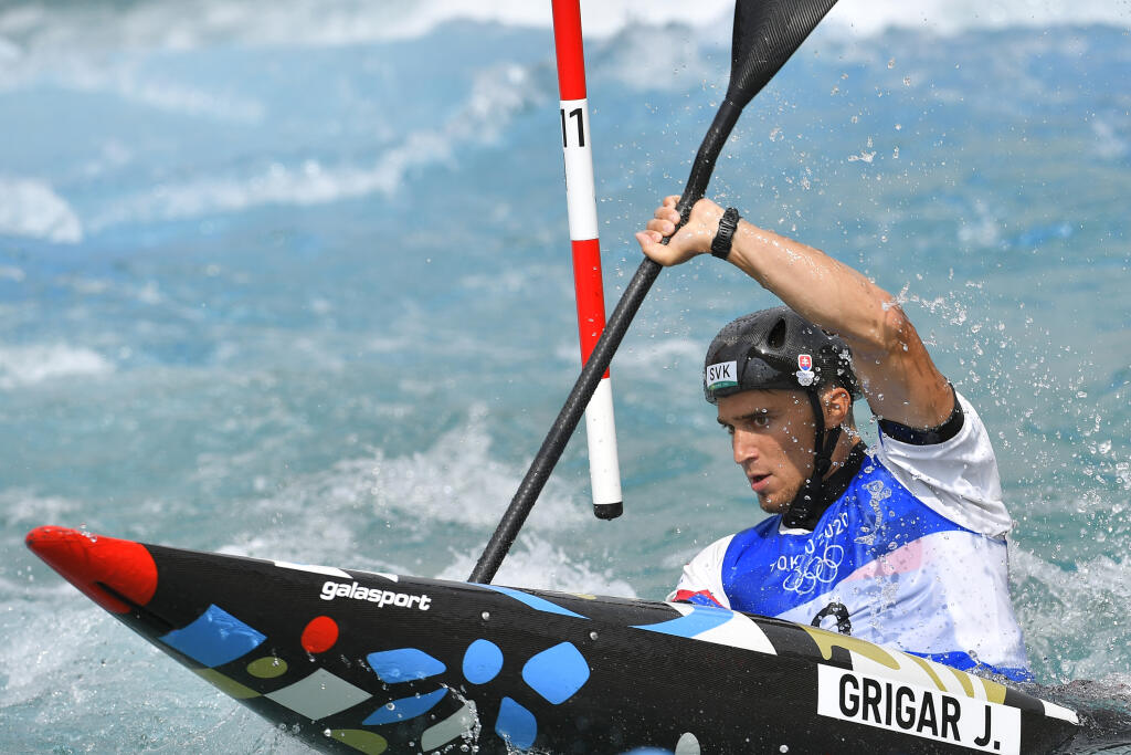 Na snímke slovenský reprezentant vo vodnom slalome Jakub Grigar v semifinálovej jazde kategórie K1 počas XXXII. letných olympijských hier v Tokiu, 30. júla 2021. FOTO TASR - Michal Svítok