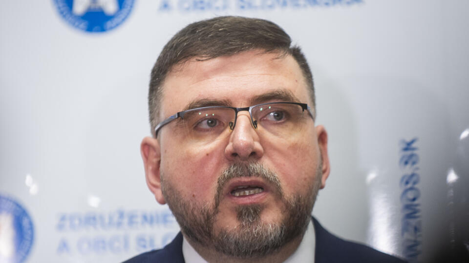 Na snímke predseda Združenia miest a obcí Slovenska Jozef Božik počas spoločnej tlačovej konferencie ZMOS a SK8 na tému - Samosprávy potrebujú zmenu financovania a pokračovanie v decentralizácii 22. januára 2024 v Bratislave. FOTO TASR - Jakub Kotian